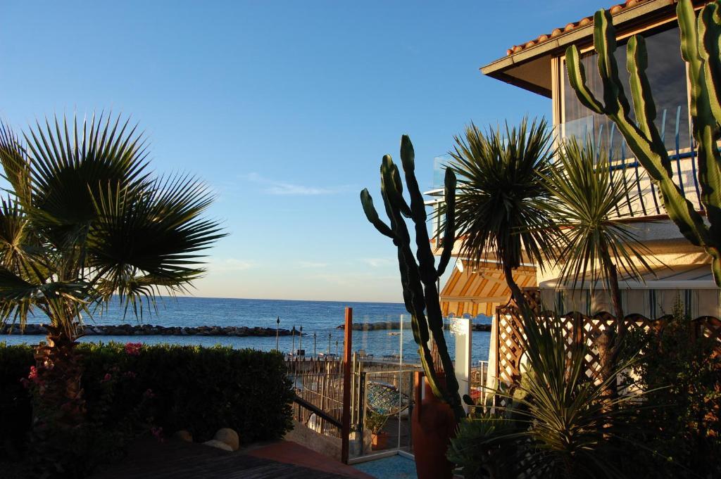 Villa Rita Sanremo Bagian luar foto